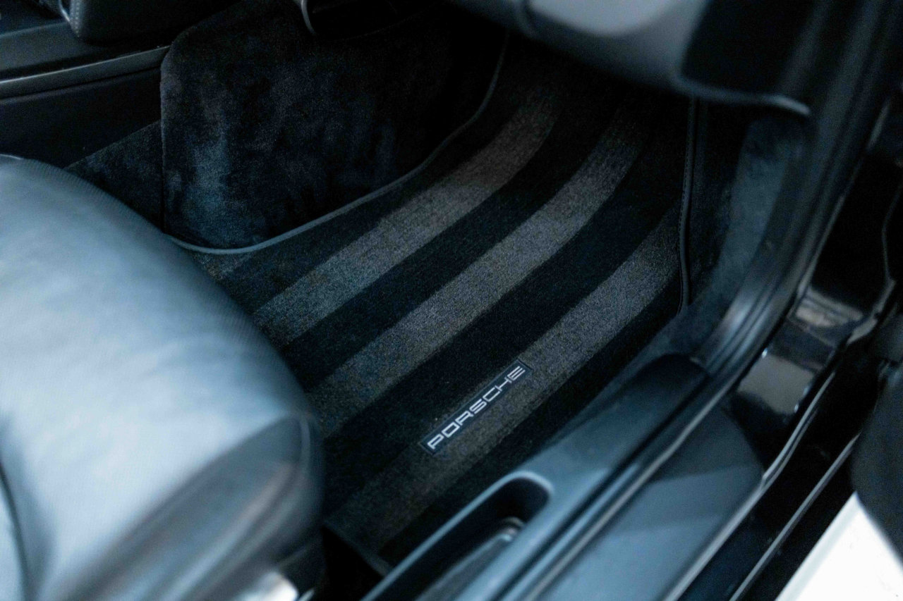 Used 2011 Porsche 911 Turbo S image 44