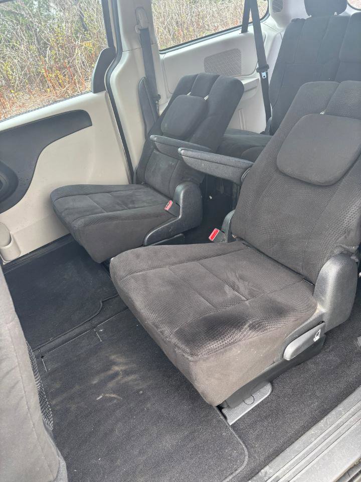 Used 2012 Dodge Grand Caravan American Value Package FWD image 19