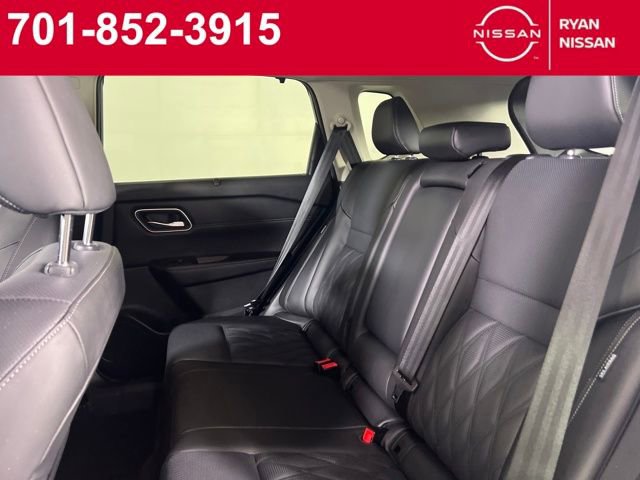 Certified 2025 Nissan Rogue Platinum w/ Tech Package image 29