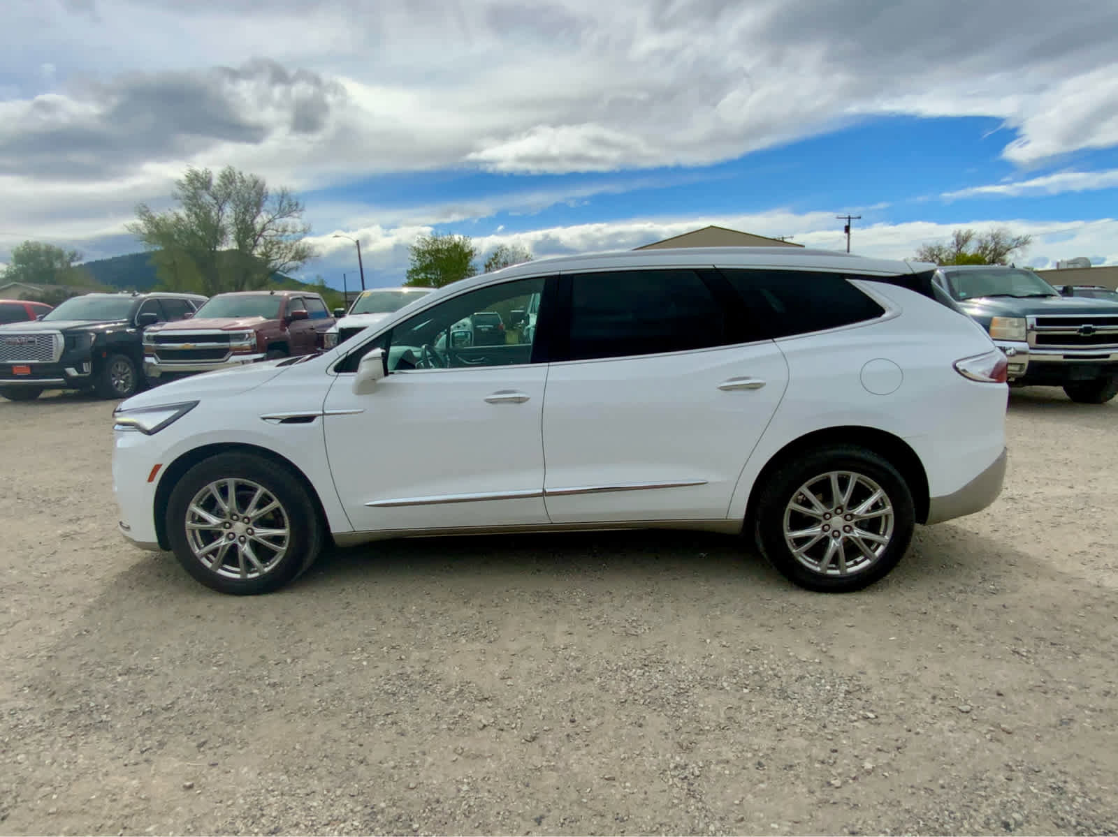Used 2022 Buick Enclave Premium AWD/4WD image 2
