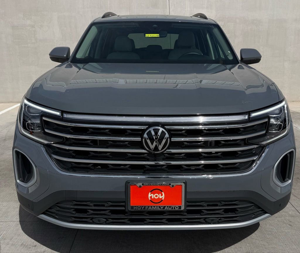 Certified 2025 Volkswagen Atlas SE FWD image 2