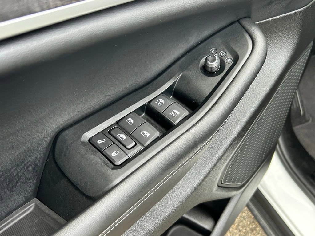 Certified 2024 Jeep Grand Cherokee Limited w/ Black Appearance Package image 46