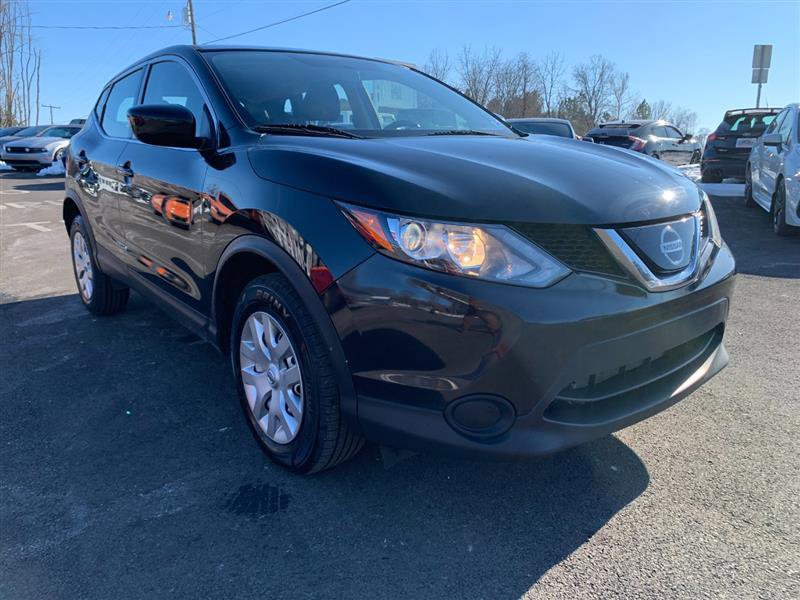 Used 2019 Nissan Rogue Sport S image 2
