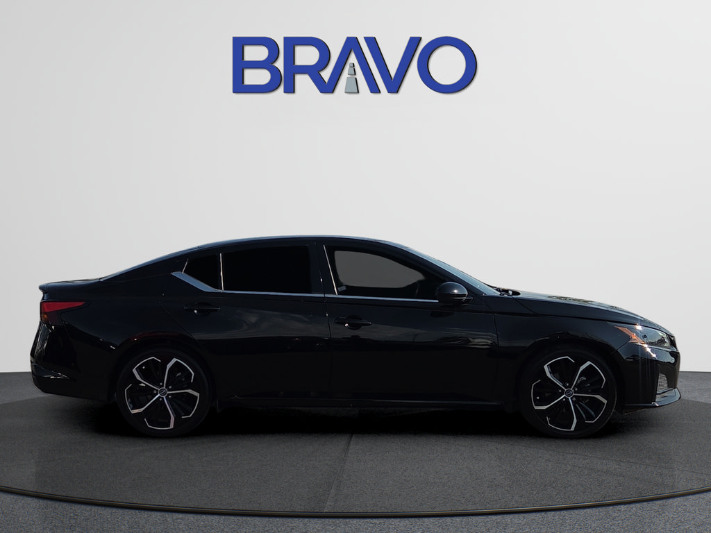 Used 2023 Nissan Altima 2.5 SR FWD image 5