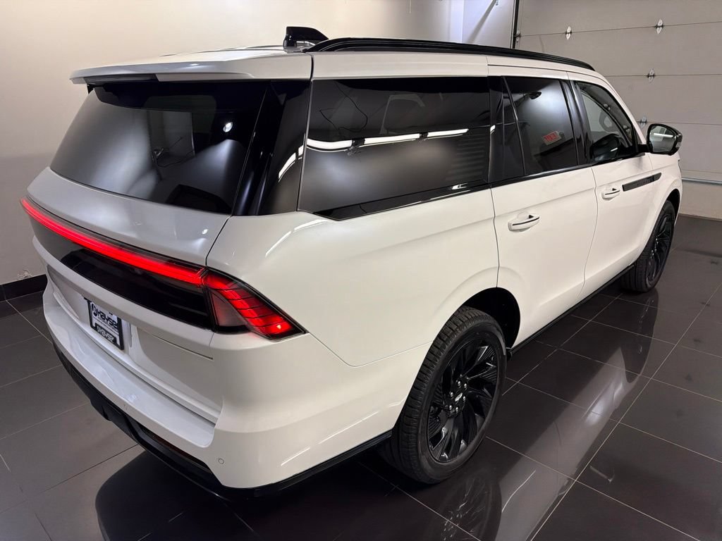New 2026 Lincoln Navigator Reserve w/ Jet Appearance Package AWD/4WD image 6