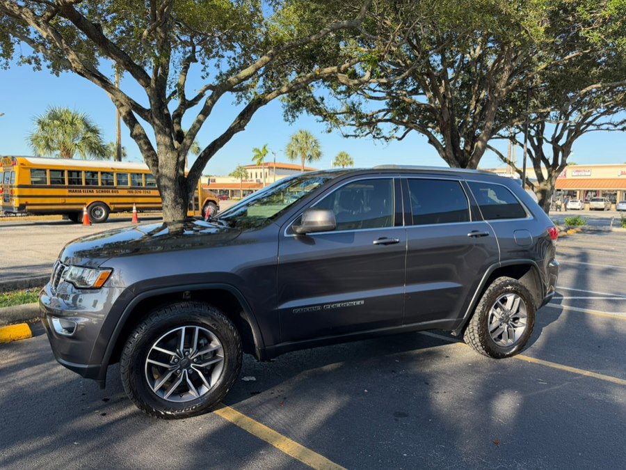Used 2020 Jeep Grand Cherokee Laredo w/ Security & Convenience Group AWD/4WD image 3