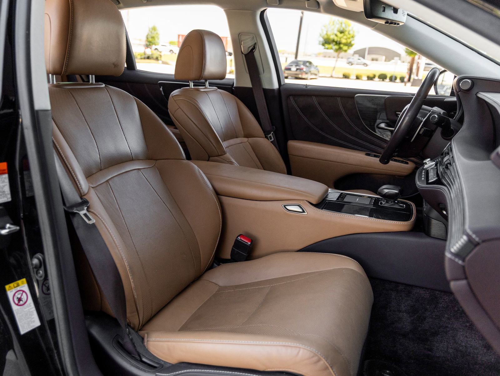 Used 2019 Lexus LS 500 w/ Accessory Package (Z2) image 42