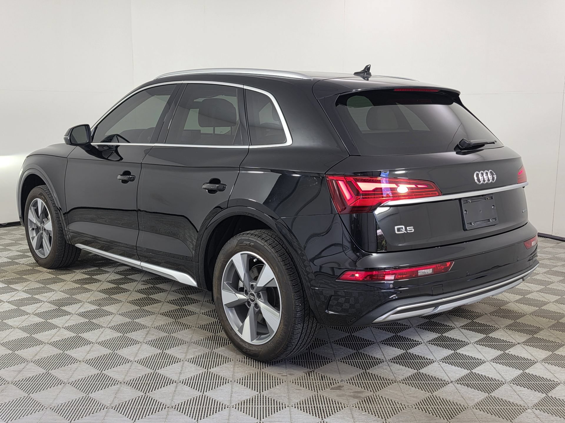 Used 2024 Audi Q5 Premium AWD/4WD image 38
