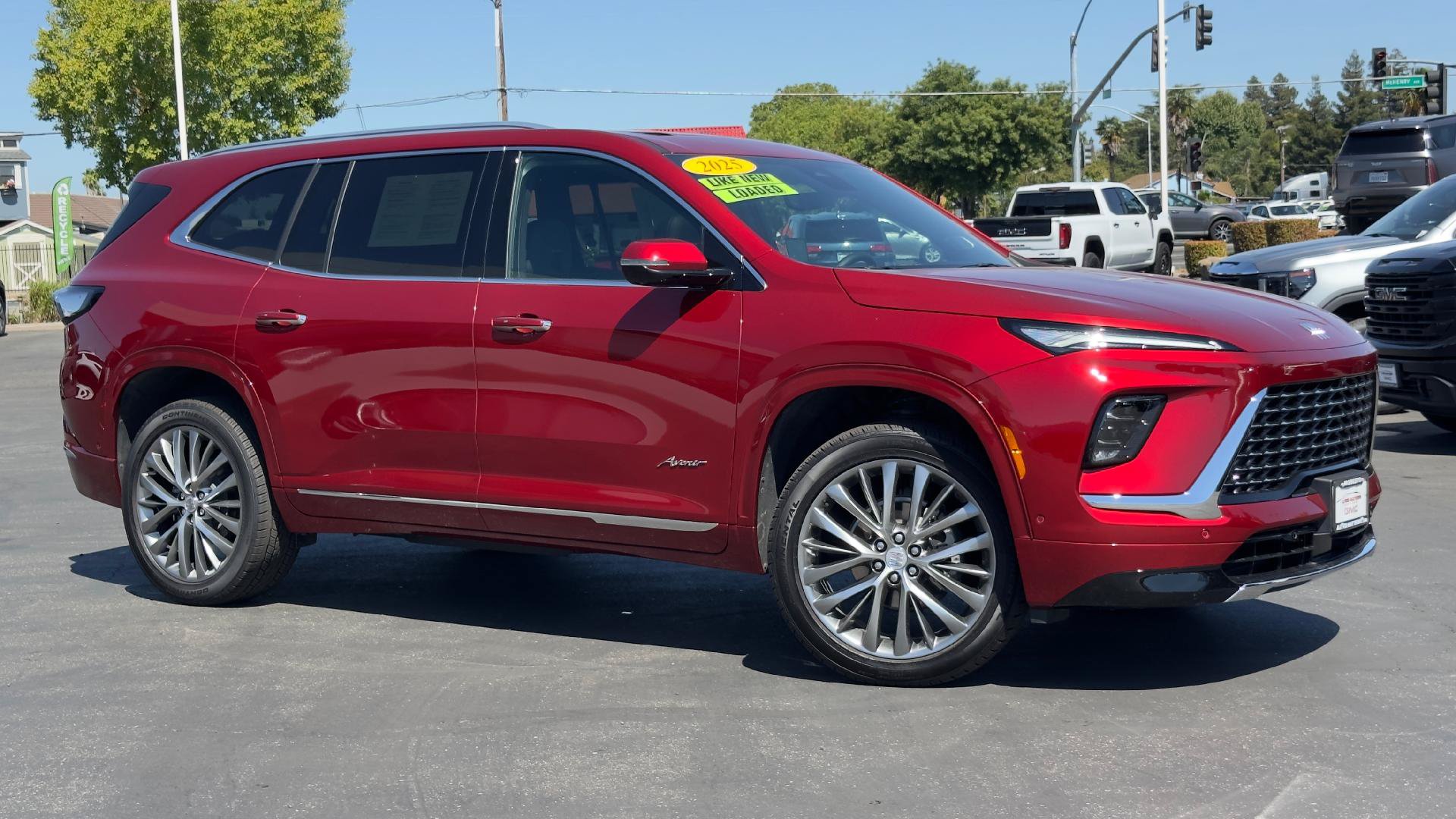 Used 2025 Buick Enclave Avenir w/ Super Cruise Package AWD/4WD image 2