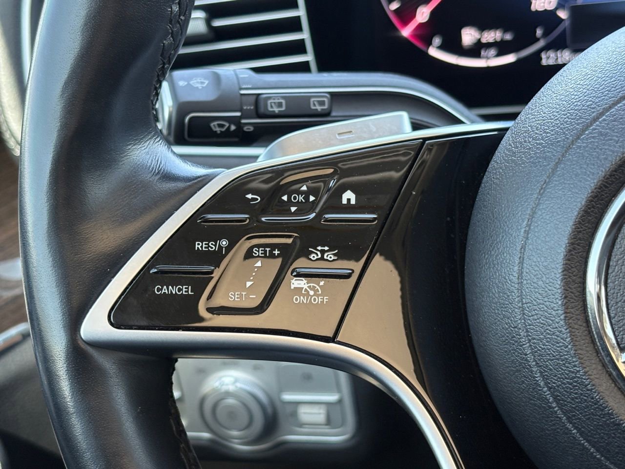 Used 2024 Mercedes-Benz GLS 450 4MATIC image 18