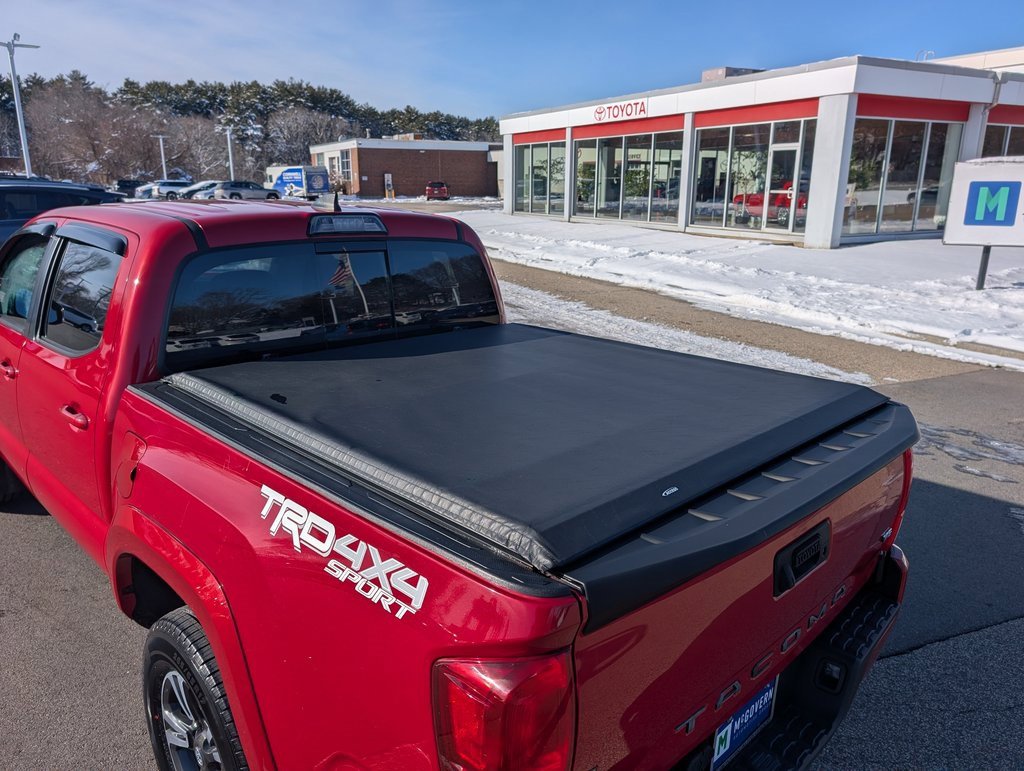 Used 2017 Toyota Tacoma TRD Sport w/ Tow Package (A/T) image 12