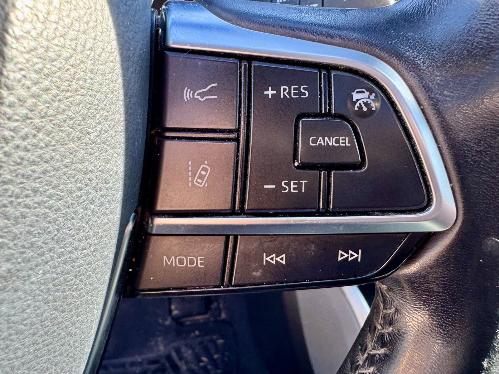 Used 2020 Toyota Highlander XLE image 23