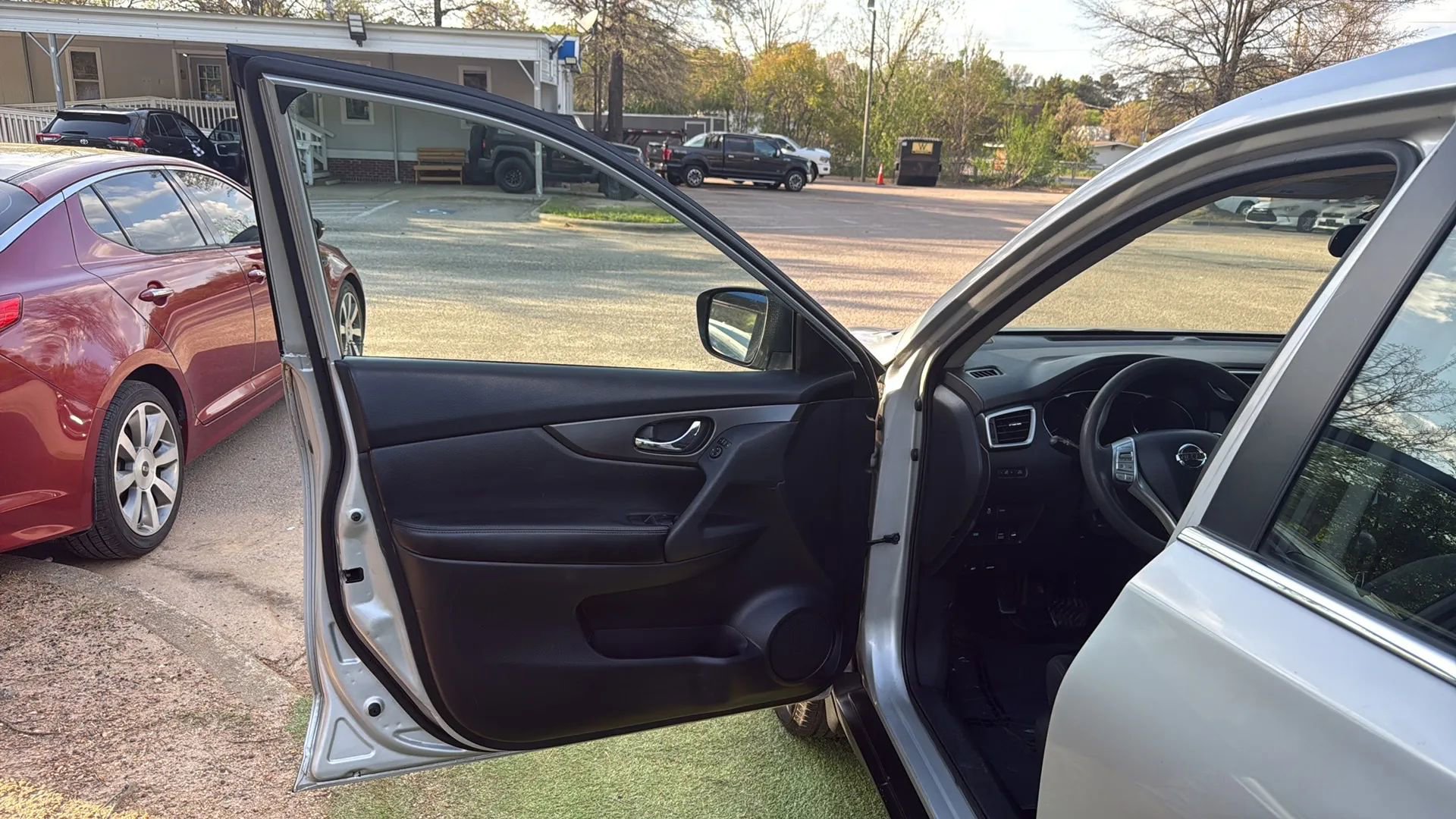 Used 2015 Nissan Rogue S image 15