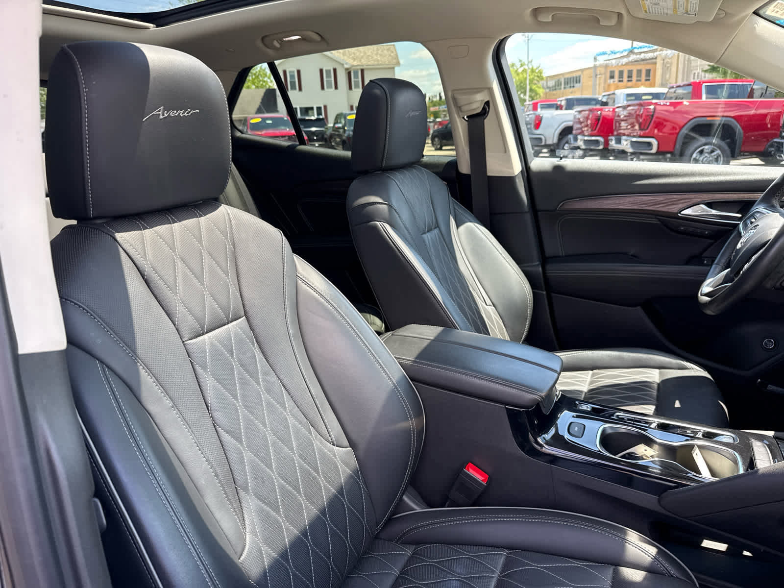 Used 2023 Buick Envision Avenir AWD/4WD image 23