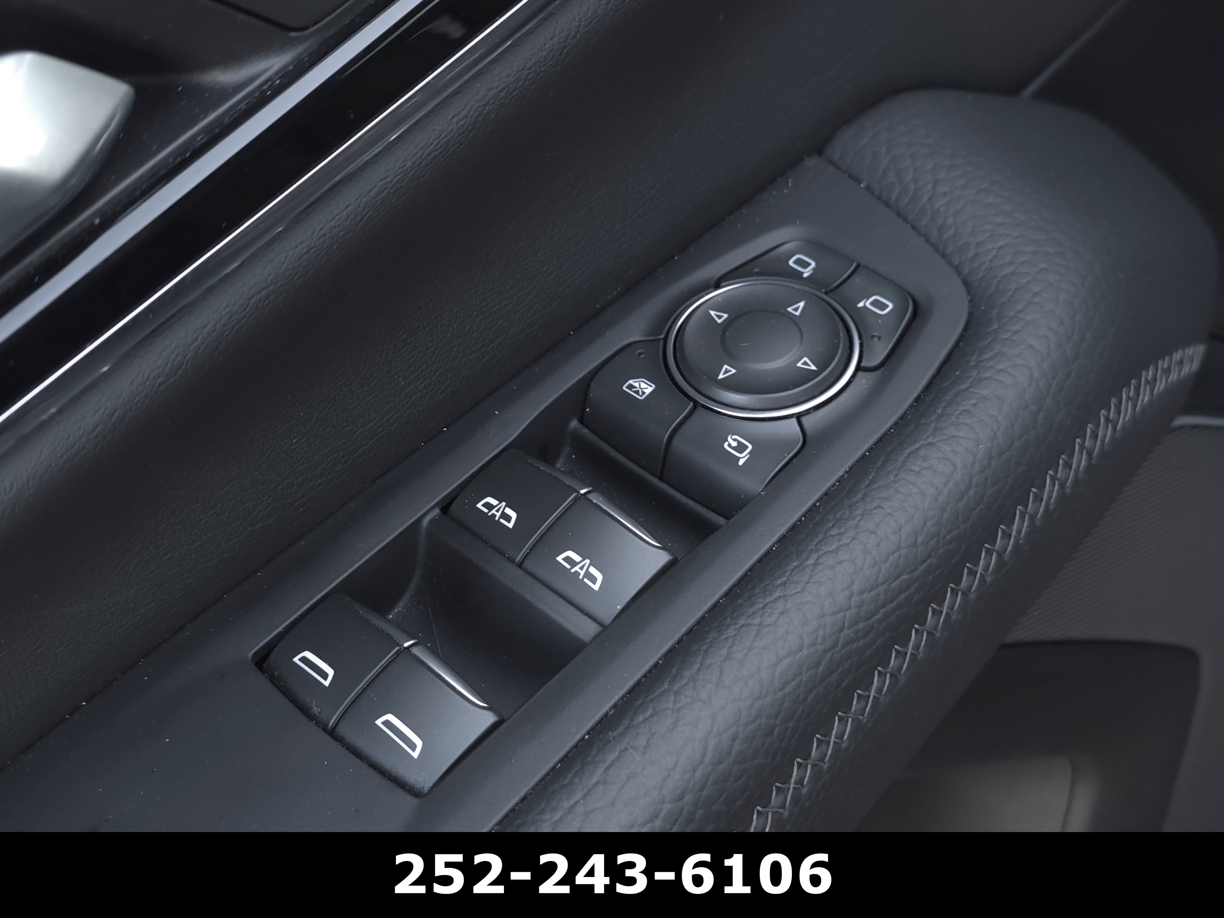 Used 2025 GMC Yukon Denali AWD/4WD image 33
