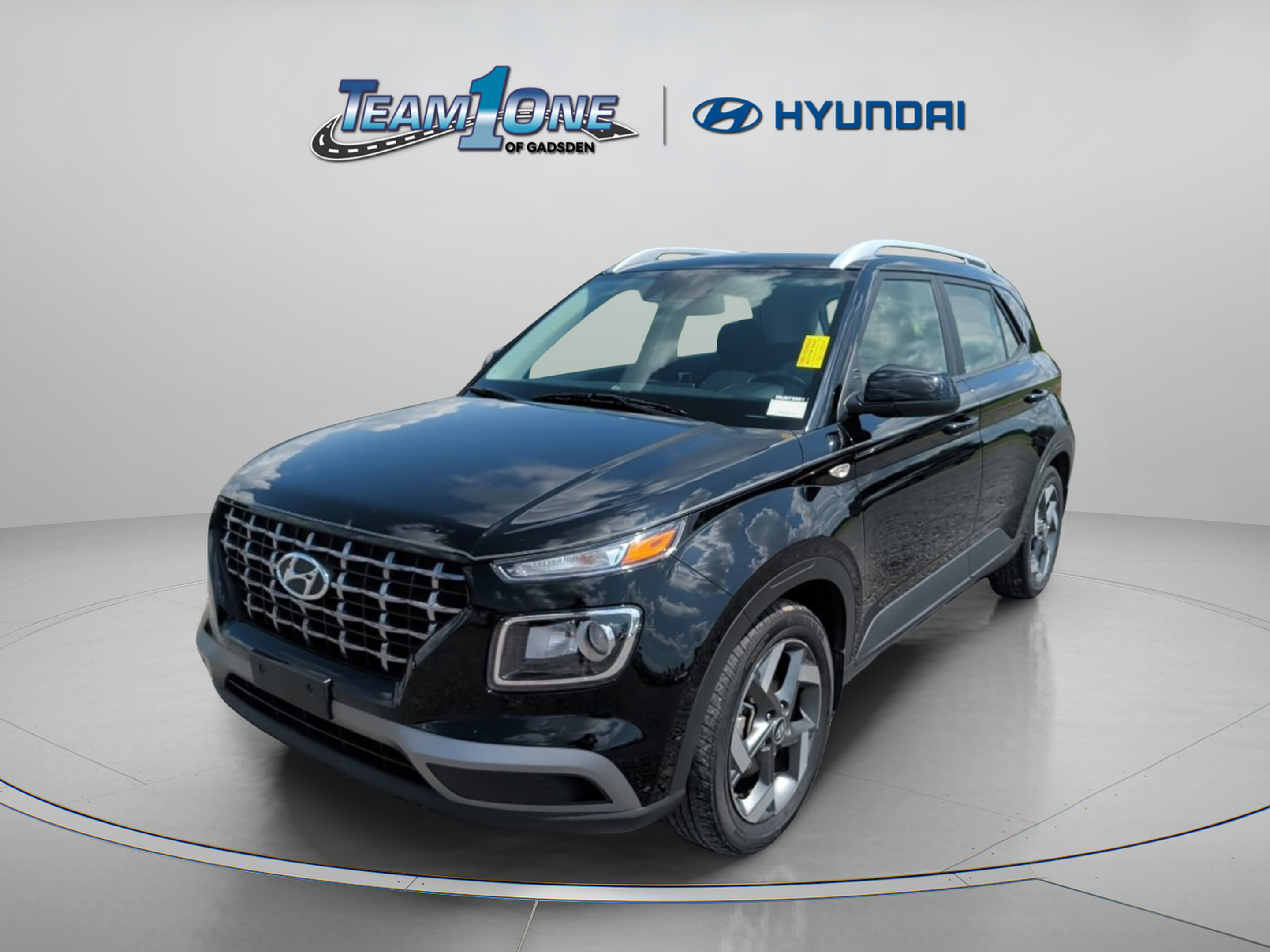 Used 2021 Hyundai Venue SEL FWD image 4