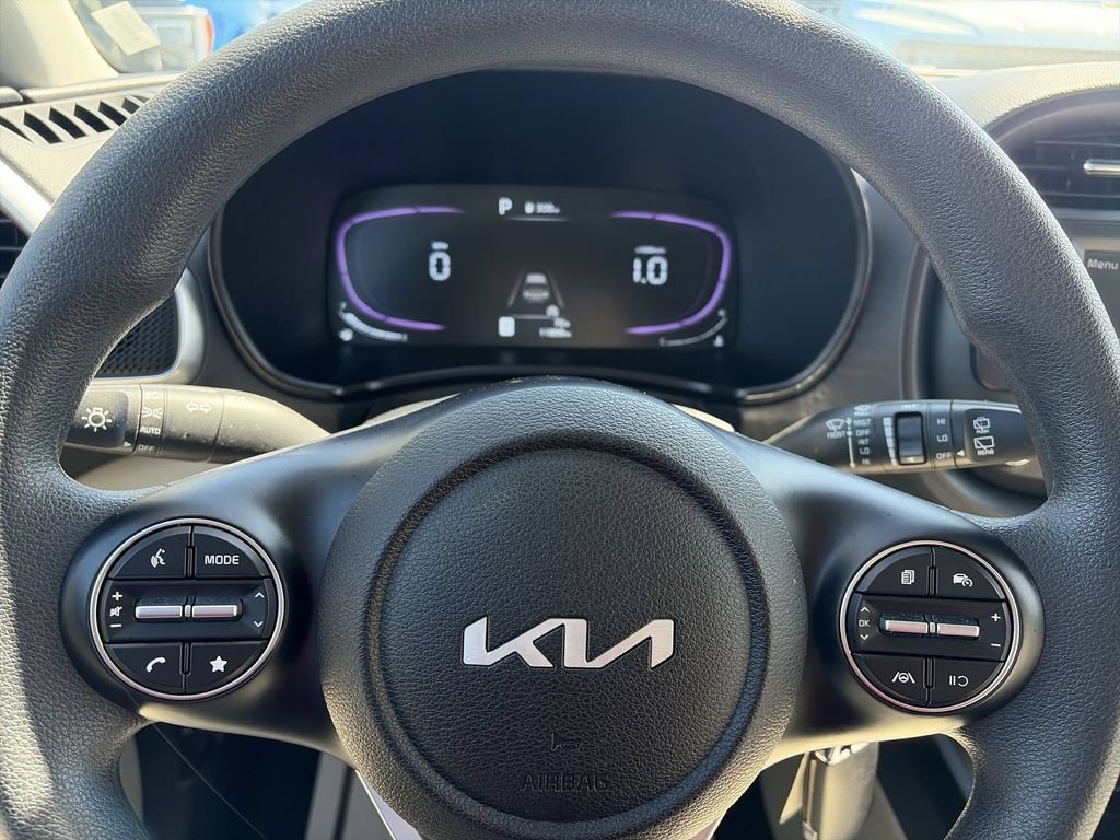 Used 2025 Kia Soul LX w/ LX Technology Package FWD image 14