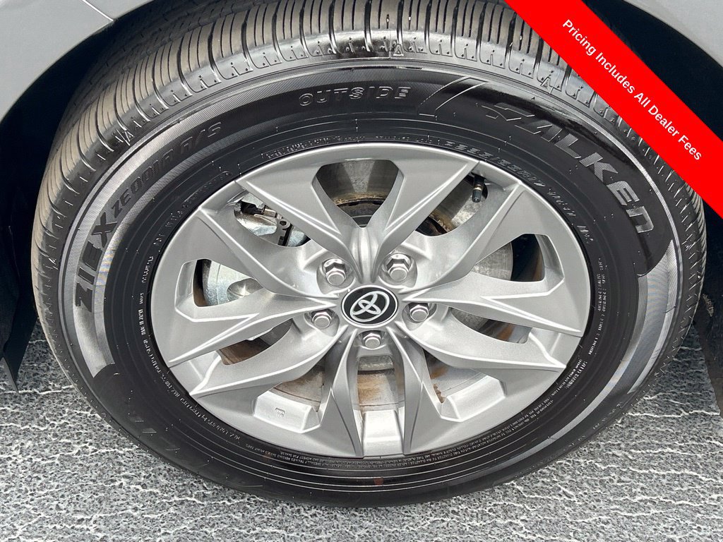 Used 2026 Toyota Sienna XLE FWD image 26