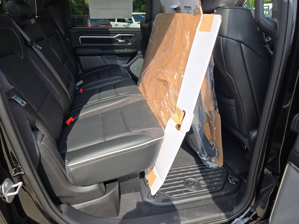 New 2027 RAM 1500 Laramie AWD/4WD image 9