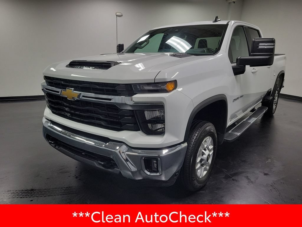 Used 2025 Chevrolet Silverado 2500 LT w/ Convenience Package AWD/4WD image 4