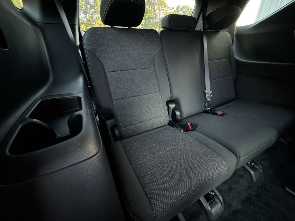 Used 2025 Chevrolet Traverse LT FWD image 30