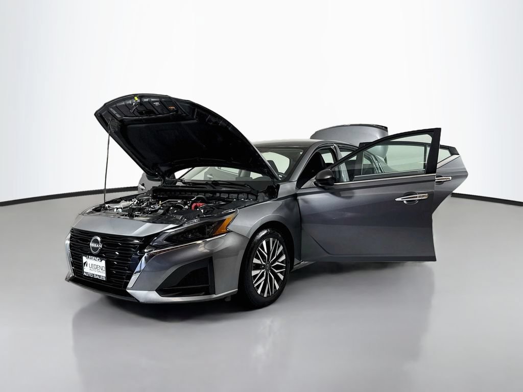 Used 2024 Nissan Altima 2.5 SV FWD image 16