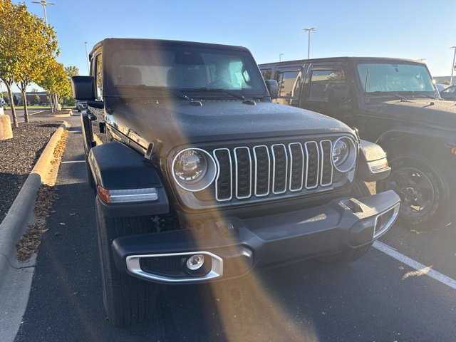 Used 2026 Jeep Wrangler Unlimited Sahara AWD/4WD image 14