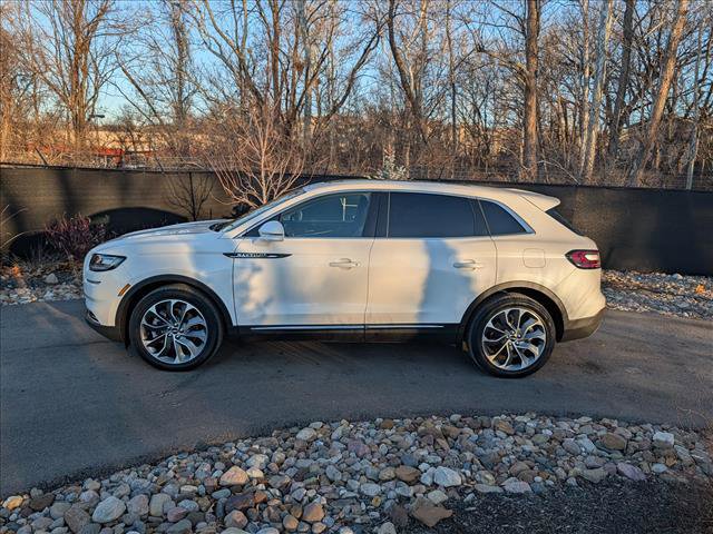 Used 2023 Lincoln Nautilus Reserve image 2