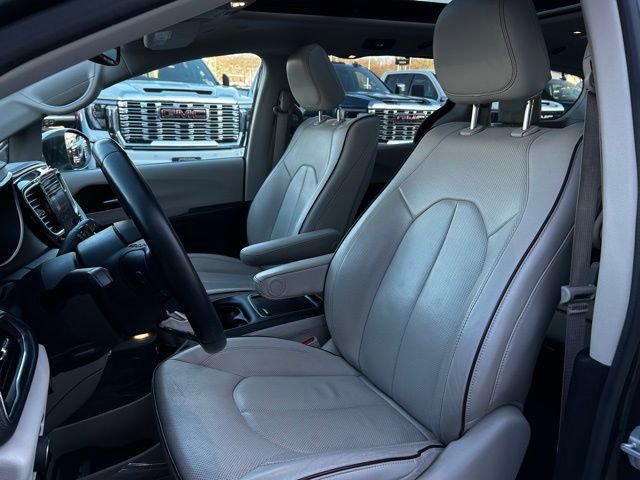 Used 2020 Chrysler Pacifica Limited w/ Tire & Wheel Group image 15