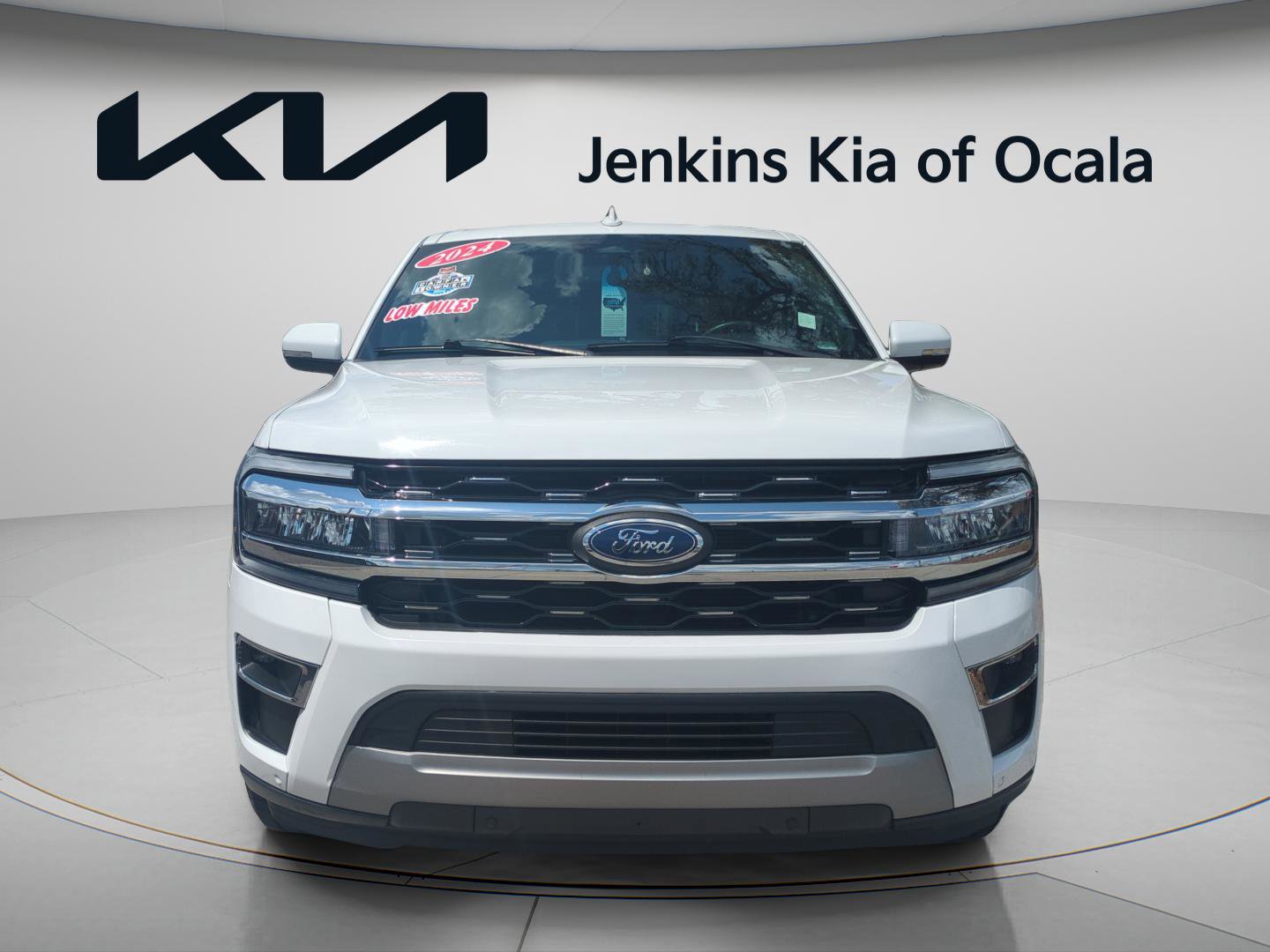 Used 2024 Ford Expedition Limited image 8