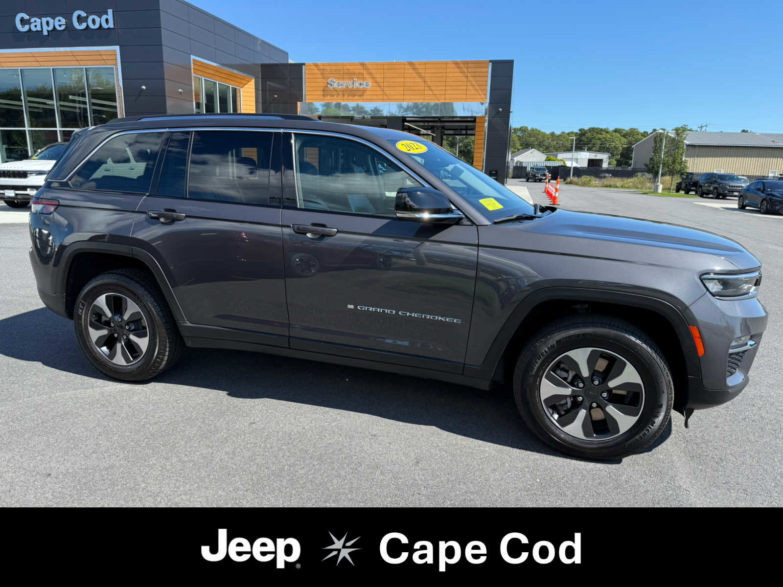 Used 2023 Jeep Grand Cherokee 4WD 4xe image 1