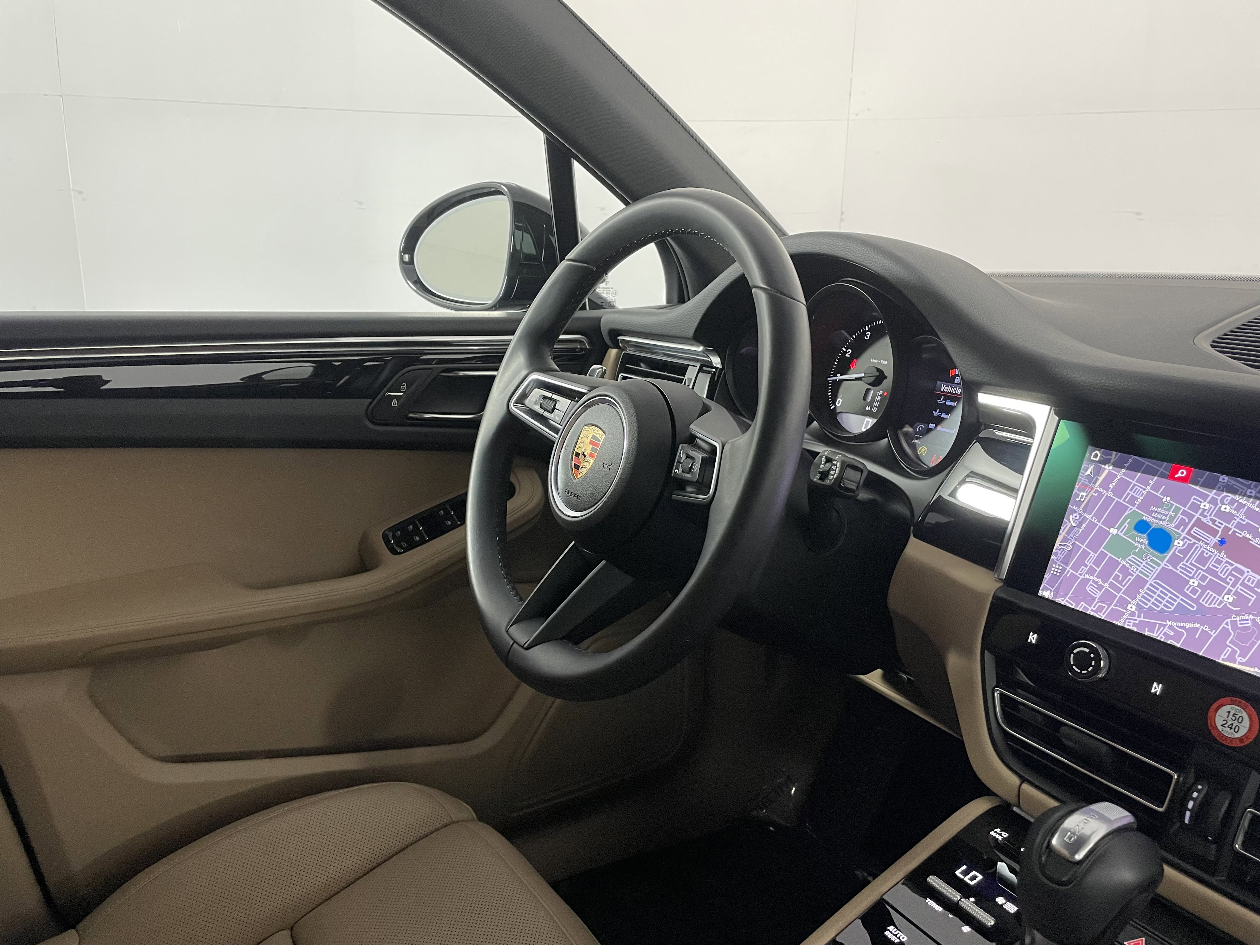 Used 2025 Porsche Macan image 12