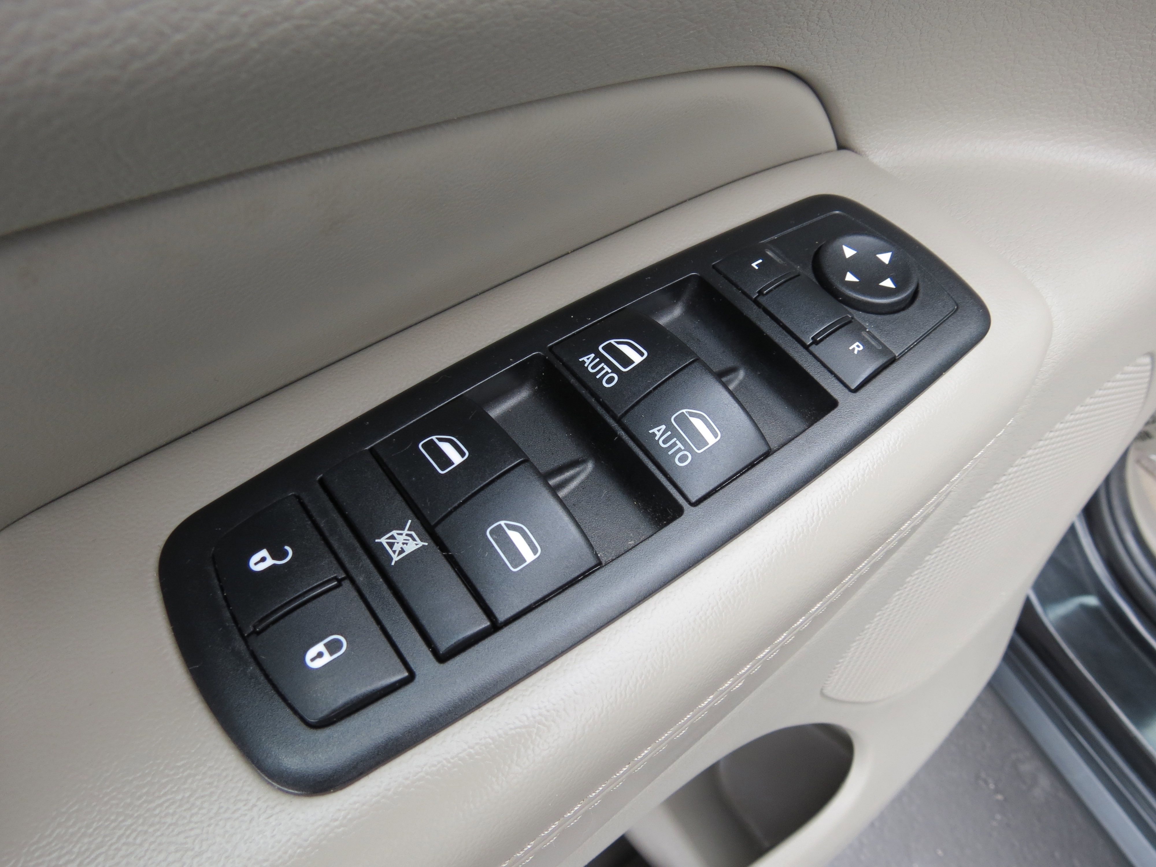 Used 2012 Jeep Grand Cherokee Laredo RWD image 28