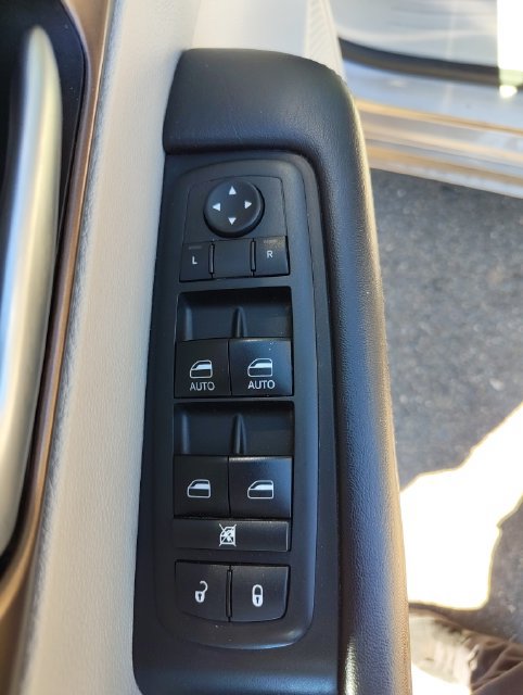 Used 2017 Chrysler Pacifica LX FWD image 20