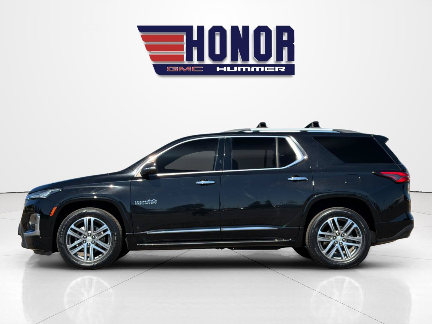 Used 2022 Chevrolet Traverse High Country w/ LPO, 'HIT The Road' Package FWD image 7