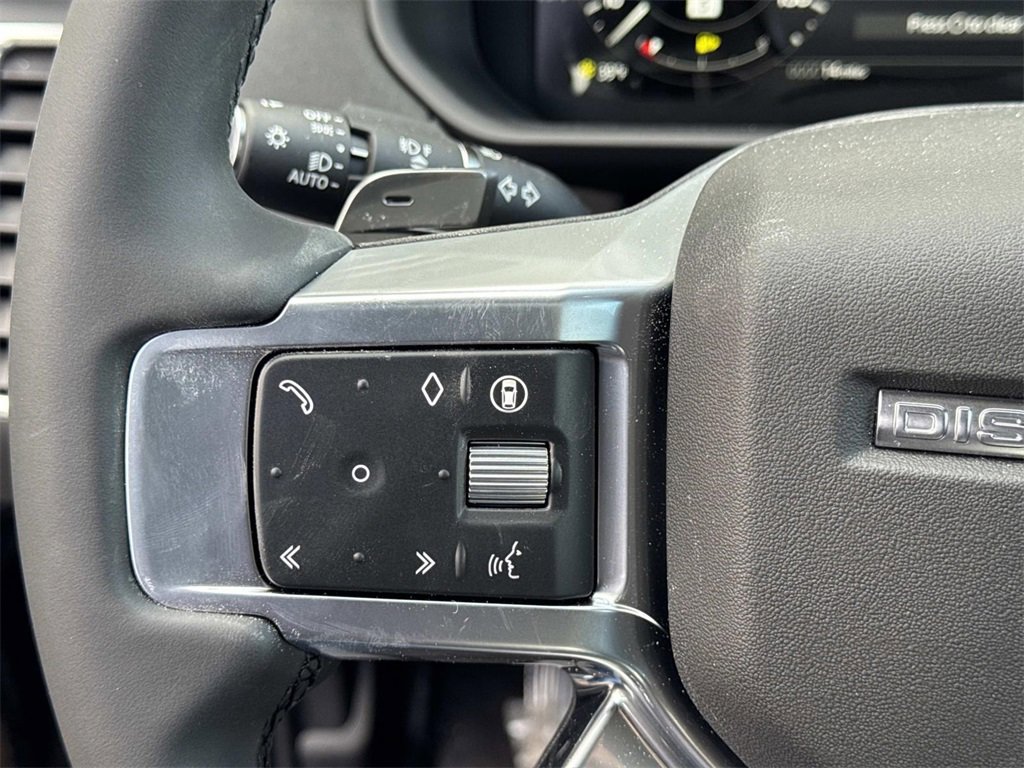 New 2026 Land Rover Discovery S image 30