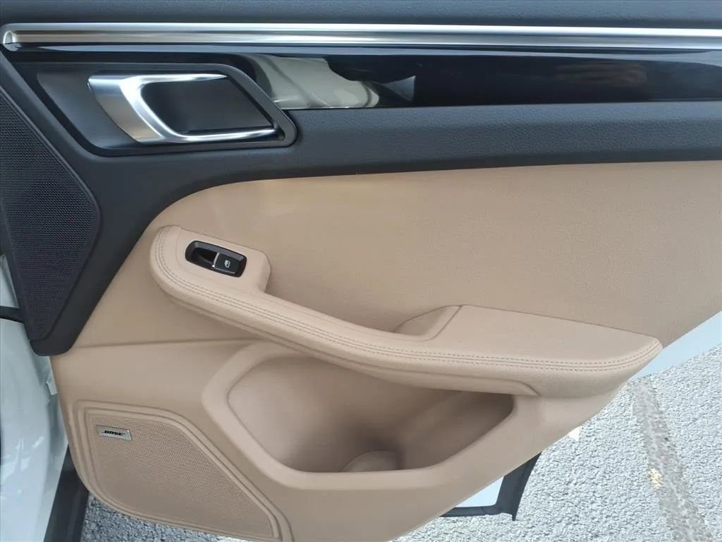 Used 2022 Porsche Macan image 13