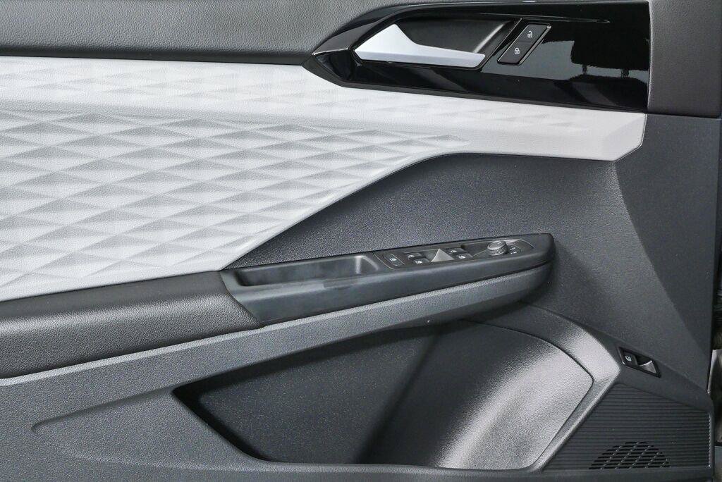 Certified 2023 Volkswagen Taos S FWD image 6