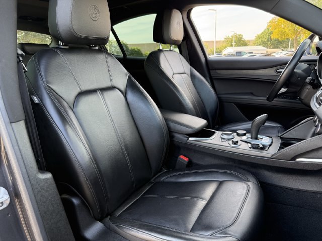 Used 2023 Alfa Romeo Stelvio Ti AWD/4WD image 26