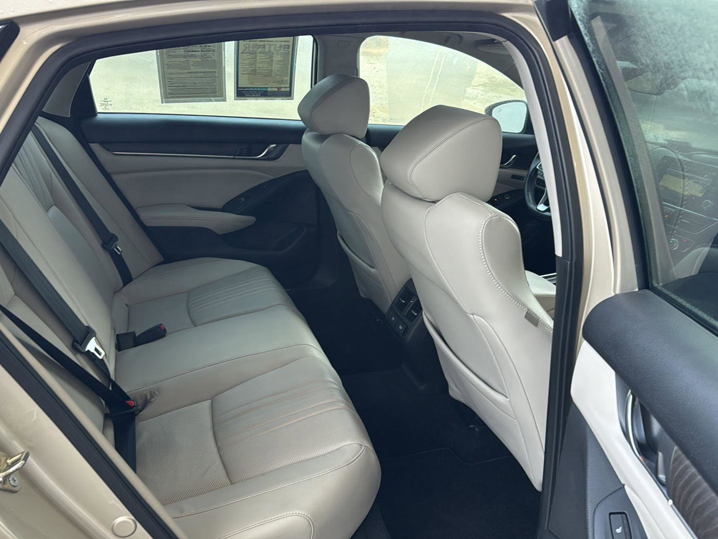 Used 2018 Honda Accord Touring image 11