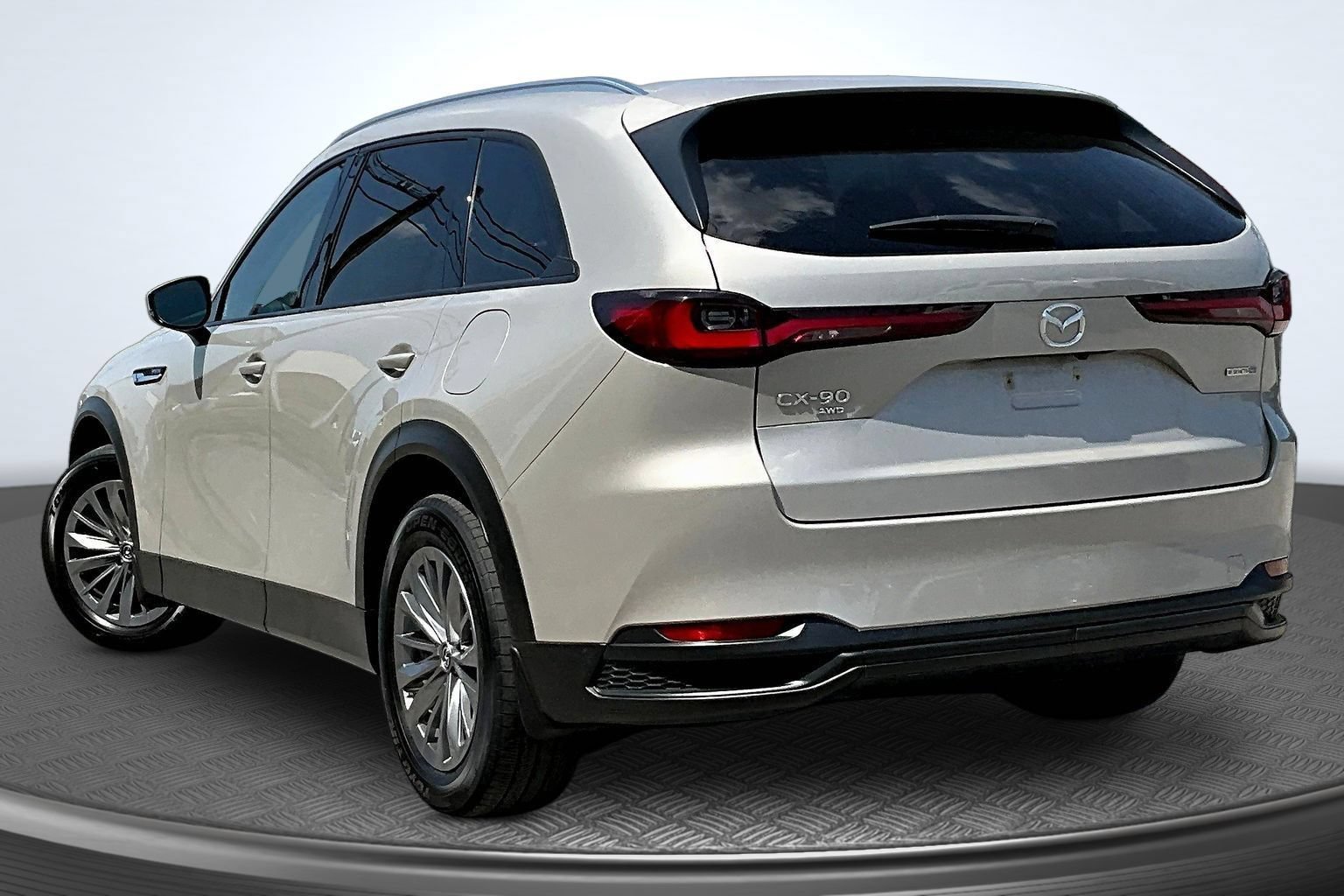 Used 2024 MAZDA CX-90 Plug-In Hybrid w/ Preferred AWD/4WD image 4