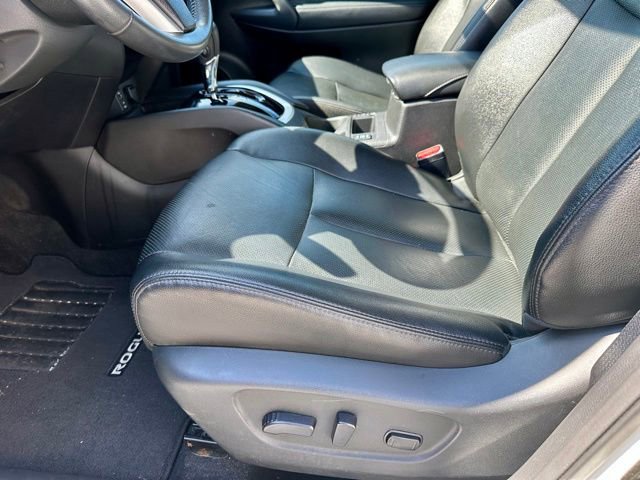 Used 2016 Nissan Rogue SL w/ SL Premium Package AWD/4WD image 14