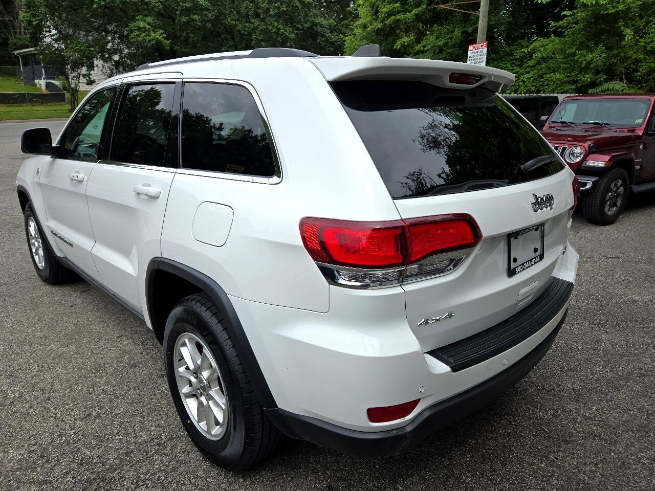 Used 2020 Jeep Grand Cherokee Laredo image 3