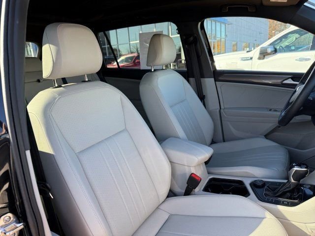 Used 2023 Volkswagen Tiguan SE R-Line image 23