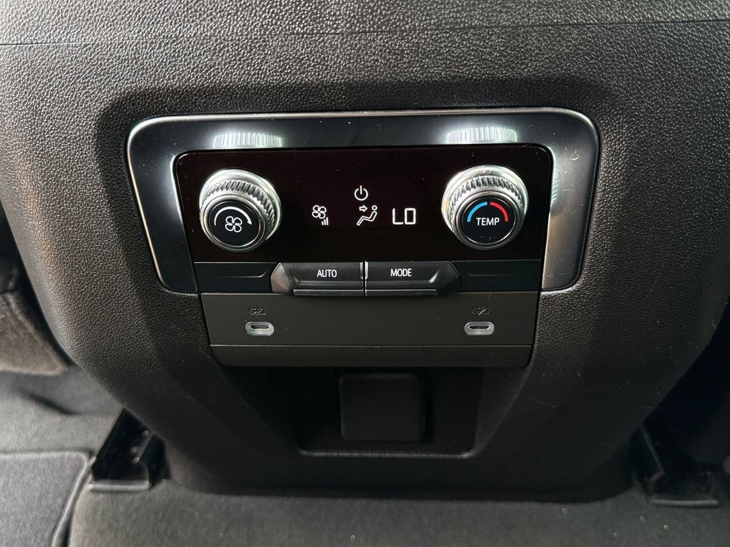Used 2024 GMC Yukon SLT AWD/4WD image 40