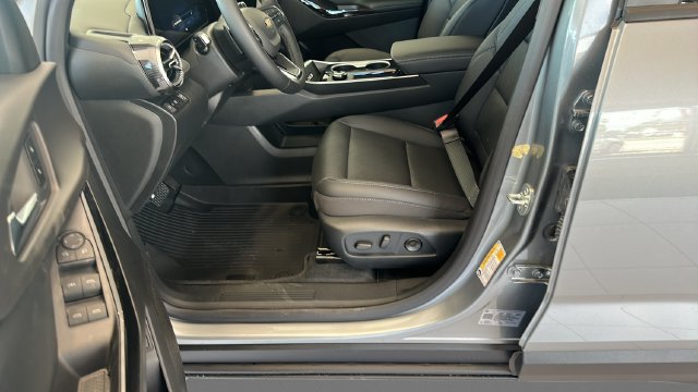 New 2027 Chevrolet Equinox LT w/ Convenience Package II FWD image 9