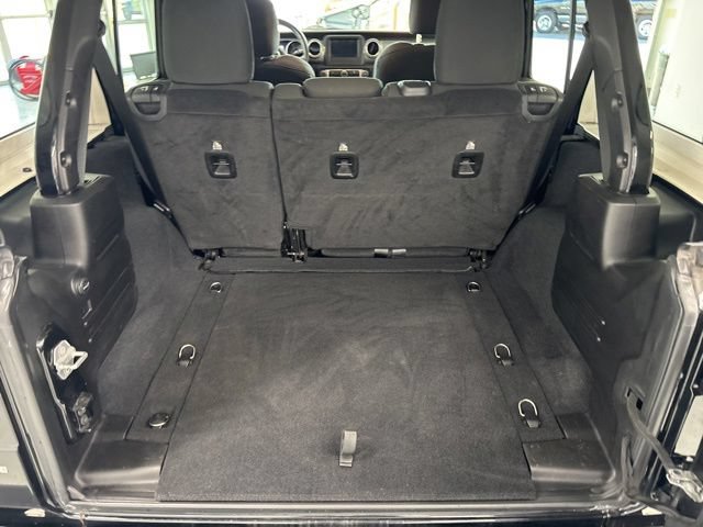Used 2019 Jeep Wrangler Unlimited Sahara AWD/4WD image 14