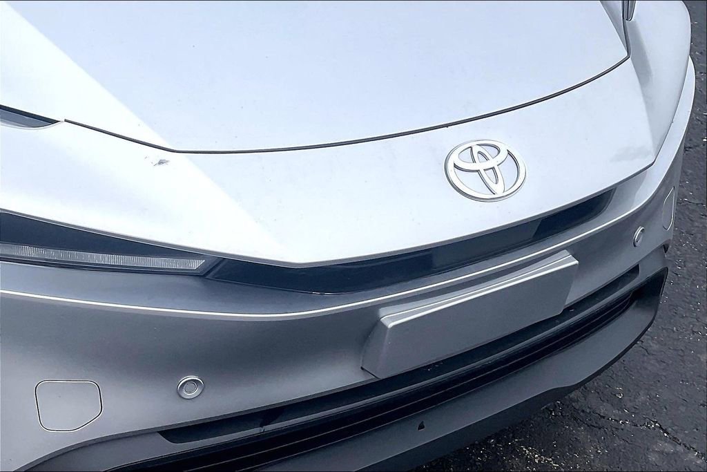 Used 2023 Toyota Prius LE image 32