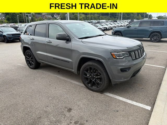 Used 2022 Jeep Grand Cherokee Laredo X AWD/4WD image 1