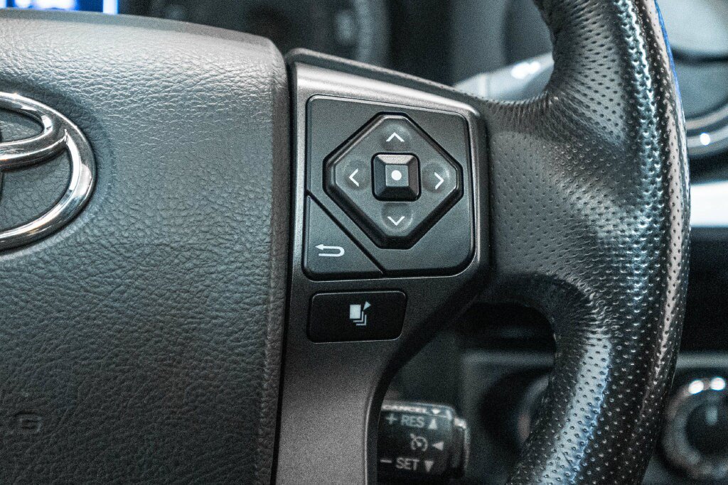 Used 2017 Toyota Tacoma TRD Off-Road AWD/4WD image 18
